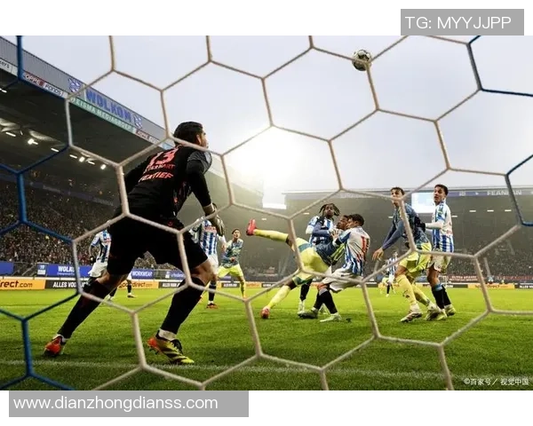 足球巨星巅峰对决谁能称王解析传奇球员之间的精彩较量与历史对抗