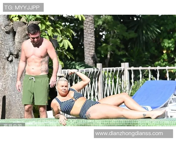 阳光沙滩上的浪漫时刻足球明星与女友共享甜蜜假期